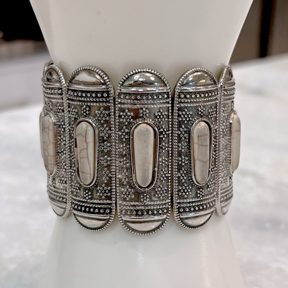 White Howlite Silvertone BOHO Stretch Bracelet - Picture 2 of 6